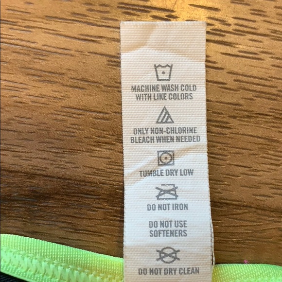 Under Armour sports bra - Picture 6 of 7